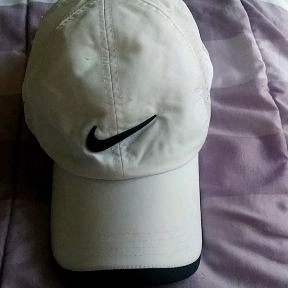 Nike golf 1 Sz hat $34+Free hat